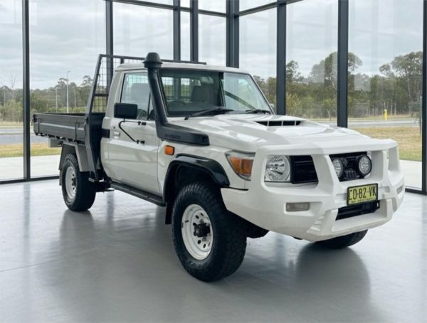 2017 TOYOTA LANDCRUISER C/CHAS LC70 VDJ79R MY17 WORKMATE (4x4) image