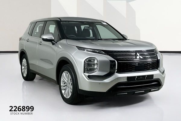 2024 Mitsubishi Outlander ZM ES image