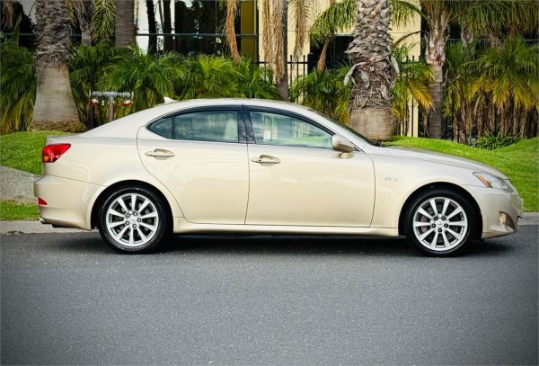 2005 Lexus IS Sedan GSE21 IS350 Version L image