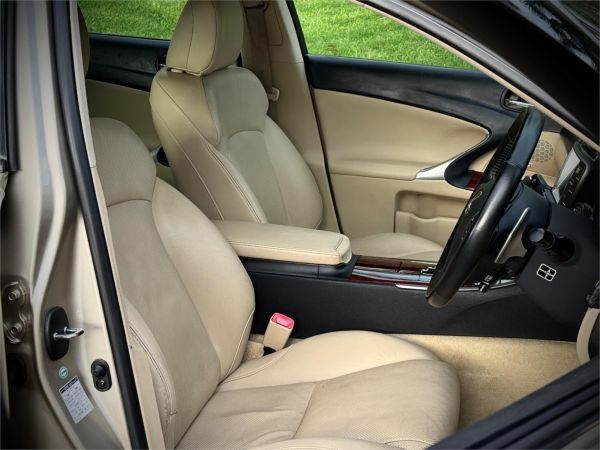 2005 Lexus IS Sedan GSE21 IS350 Version L image