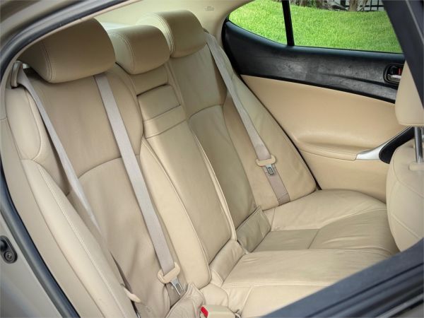 2005 Lexus IS Sedan GSE21 IS350 Version L image