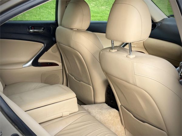 2005 Lexus IS Sedan GSE21 IS350 Version L image