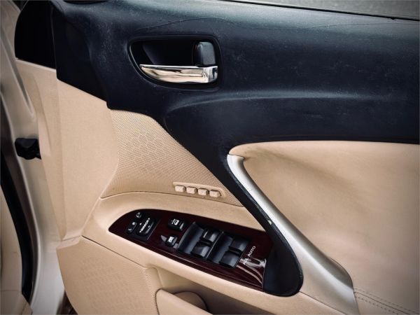 2005 Lexus IS Sedan GSE21 IS350 Version L image