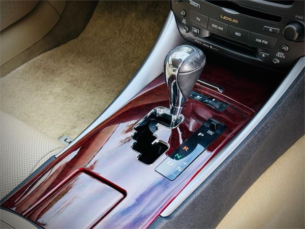 2005 Lexus IS Sedan GSE21 IS350 Version L image