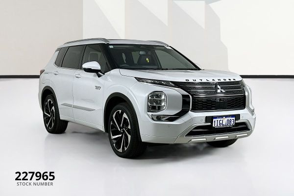 2024 Mitsubishi Outlander ZM Exceed image