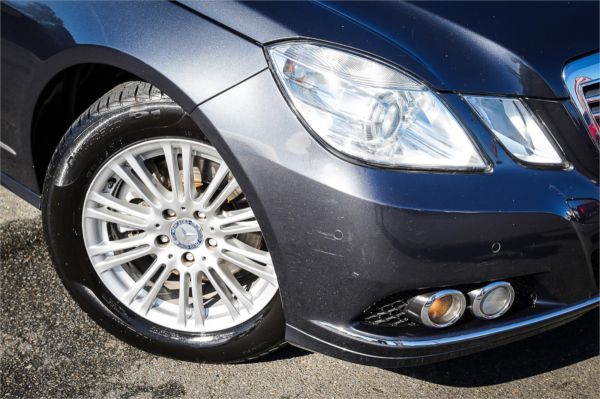 2010 Mercedes-Benz E-Class Sedan W212 E220 CDI BlueEFFICIENCY Elegance image
