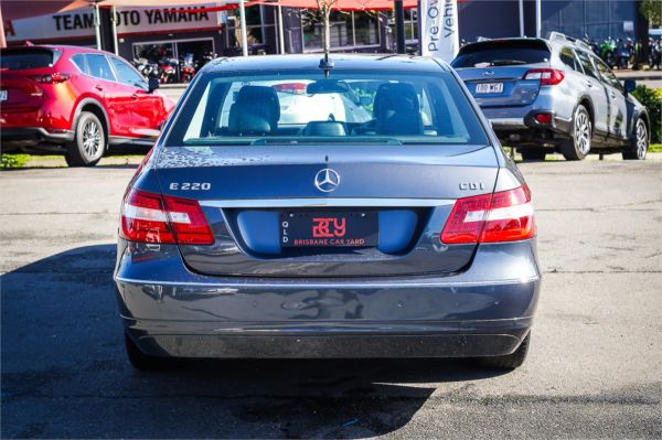2010 Mercedes-Benz E-Class Sedan W212 E220 CDI BlueEFFICIENCY Elegance image