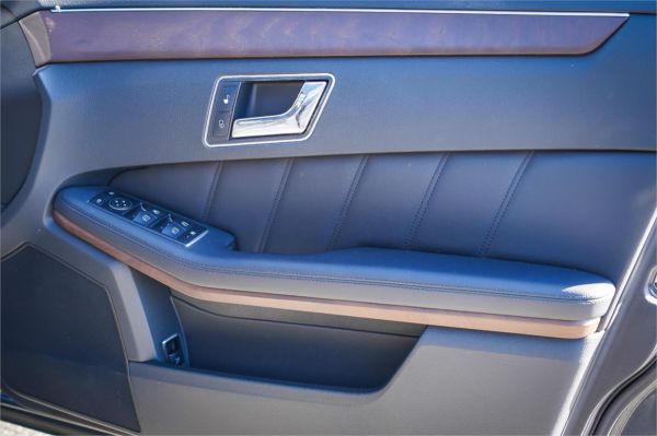 2010 Mercedes-Benz E-Class Sedan W212 E220 CDI BlueEFFICIENCY Elegance image