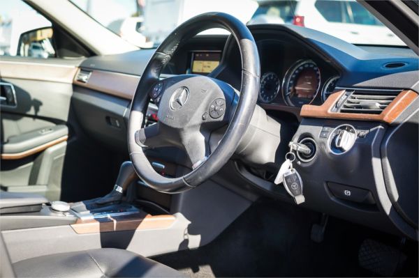 2010 Mercedes-Benz E-Class Sedan W212 E220 CDI BlueEFFICIENCY Elegance image