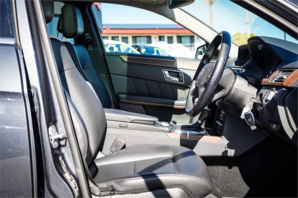 2010 Mercedes-Benz E-Class Sedan W212 E220 CDI BlueEFFICIENCY Elegance image