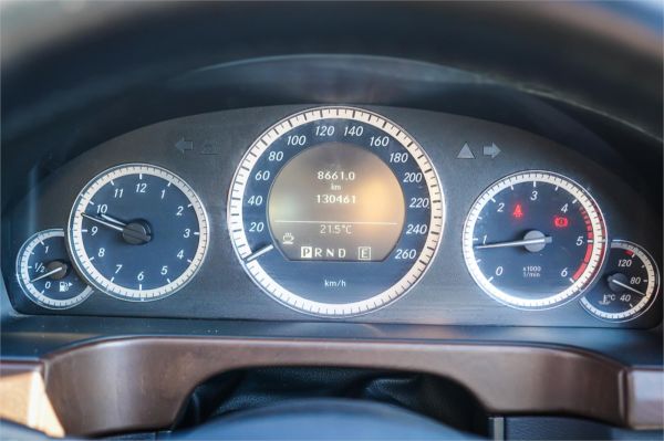 2010 Mercedes-Benz E-Class Sedan W212 E220 CDI BlueEFFICIENCY Elegance image