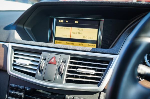 2010 Mercedes-Benz E-Class Sedan W212 E220 CDI BlueEFFICIENCY Elegance image