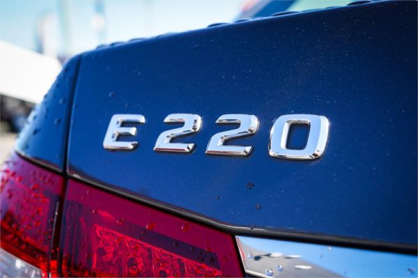 2010 Mercedes-Benz E-Class Sedan W212 E220 CDI BlueEFFICIENCY Elegance image