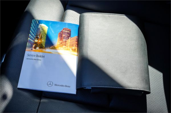 2010 Mercedes-Benz E-Class Sedan W212 E220 CDI BlueEFFICIENCY Elegance image