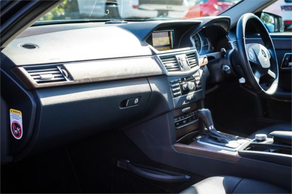 2010 Mercedes-Benz E-Class Sedan W212 E220 CDI BlueEFFICIENCY Elegance image