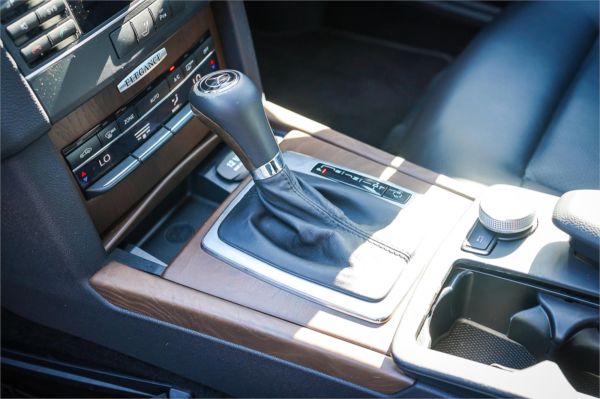 2010 Mercedes-Benz E-Class Sedan W212 E220 CDI BlueEFFICIENCY Elegance image