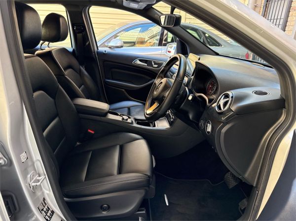 2016 MERCEDES-BENZ B200 5D HATCHBACK 246 MY16 image