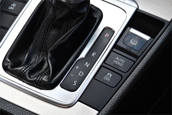 2011 Volkswagen Passat Sedan Type 3C MY12 125TDI Highline image