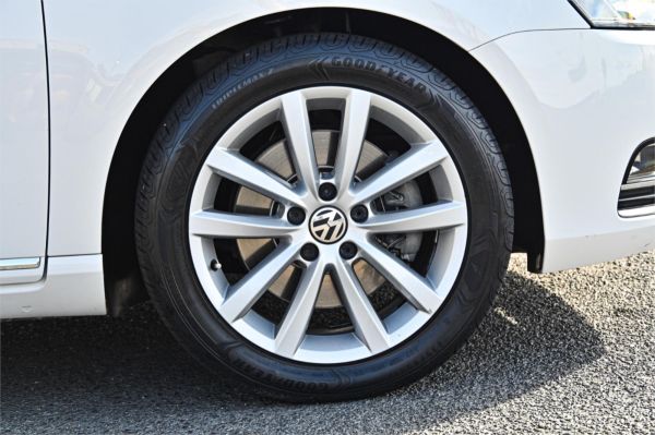 2011 Volkswagen Passat Sedan Type 3C MY12 125TDI Highline image