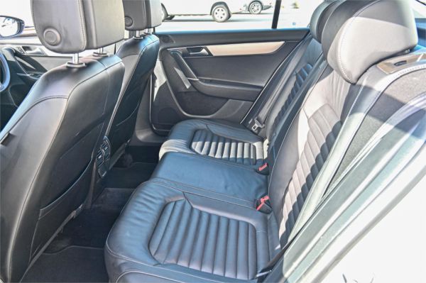 2011 Volkswagen Passat Sedan Type 3C MY12 125TDI Highline image