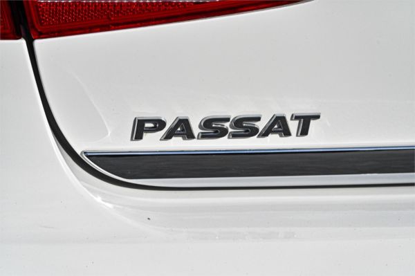 2011 Volkswagen Passat Sedan Type 3C MY12 125TDI Highline image