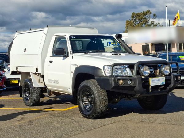 2014 Nissan Patrol Cab Chassis Y61 Series 4 MY14 DX image