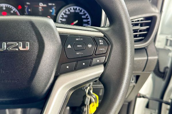 2021 Isuzu D-MAX SX image