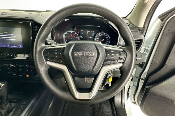 2021 Isuzu D-MAX SX image