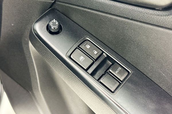 2021 Isuzu D-MAX SX image
