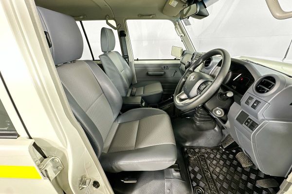 2024 Toyota Landcruiser GDJL79R Workmate image