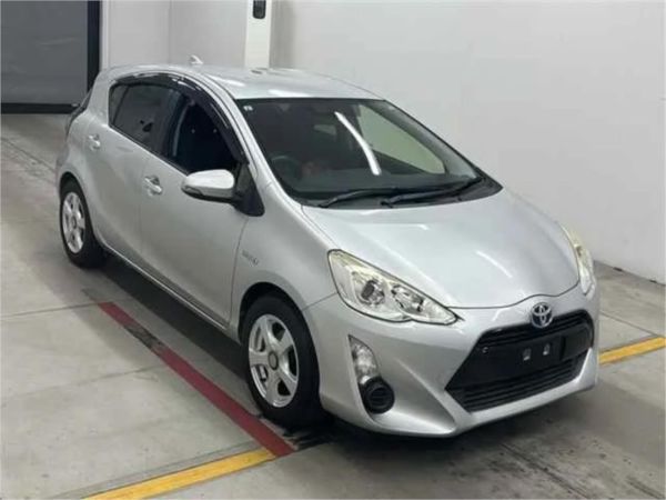 2015 Toyota Aqua Hatchback NHP10 S image