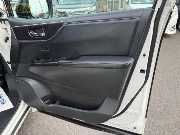 2010 Nissan Elgrand Wagon PE52 Rider image