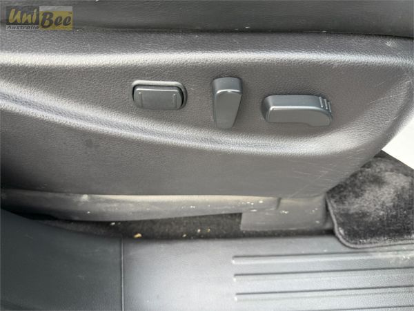 2010 Nissan Elgrand Wagon PE52 Rider image