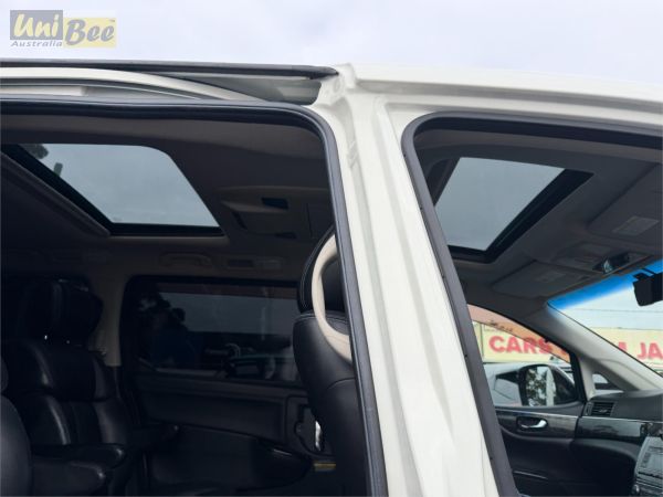 2010 Nissan Elgrand Wagon PE52 Rider image