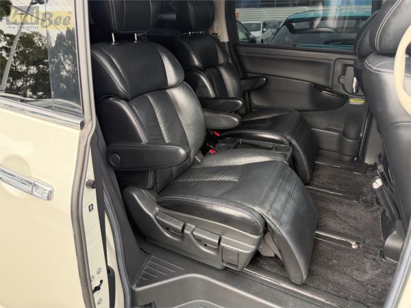 2010 Nissan Elgrand Wagon PE52 Rider image