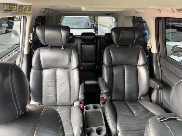 2010 Nissan Elgrand Wagon PE52 Rider image