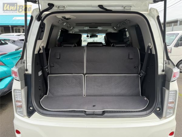 2010 Nissan Elgrand Wagon PE52 Rider image