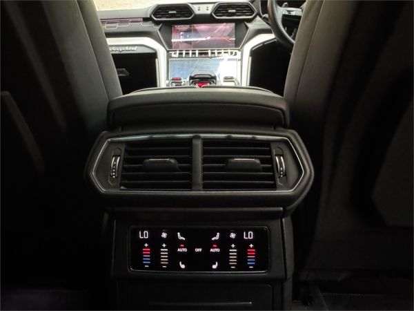 2019 Lamborghini Urus 636 4 SEAT image