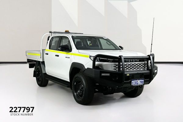 2025 Toyota HILUX SR 48V (4x4) GUN227R 4X4 image