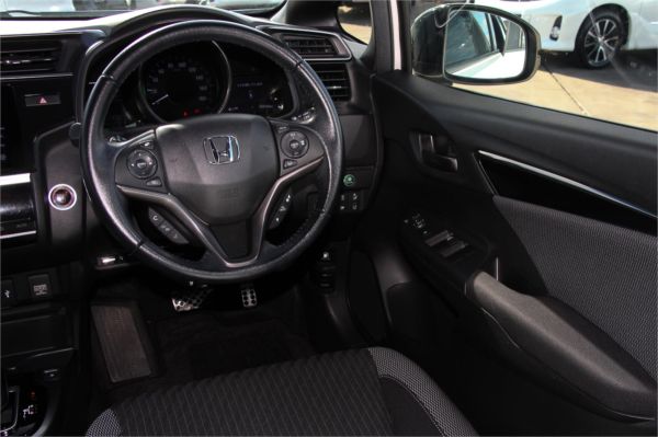 2017 Honda FIT Hatch GP5 S-PACKAGE (HYBRID) image