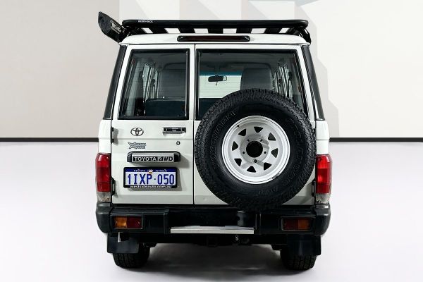 2015 Toyota LANDCRUISER WORKMATE (4x4) VDJ76R MY12 UPDATE image