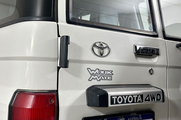 2015 Toyota LANDCRUISER WORKMATE (4x4) VDJ76R MY12 UPDATE image