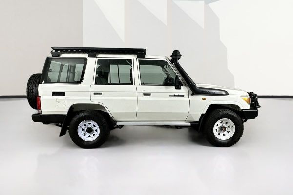 2015 Toyota LANDCRUISER WORKMATE (4x4) VDJ76R MY12 UPDATE image