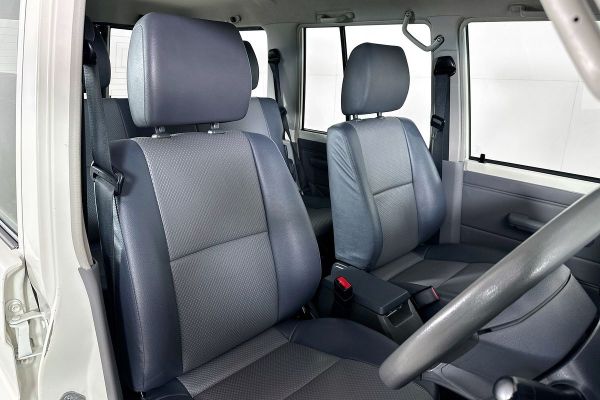 2015 Toyota LANDCRUISER WORKMATE (4x4) VDJ76R MY12 UPDATE image