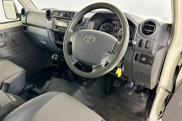 2015 Toyota LANDCRUISER WORKMATE (4x4) VDJ76R MY12 UPDATE image