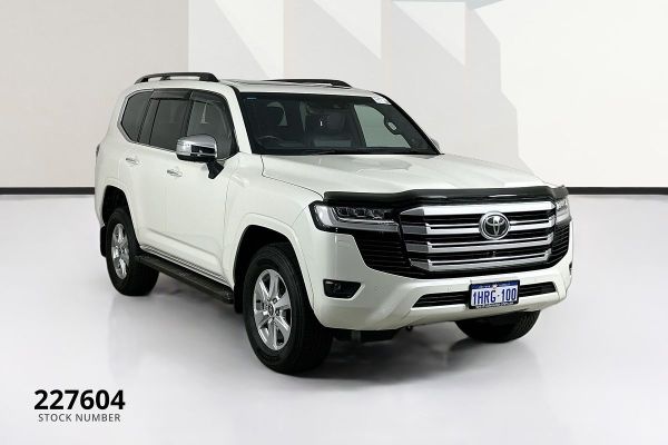 2022 Toyota Landcruiser FJA300R Sahara image