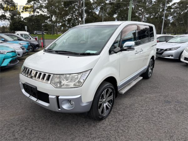 2009 Mitsubishi Delica Van Wagon D:5 image
