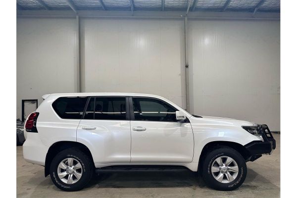 2018 Toyota Landcruiser GXL VDJ200R image