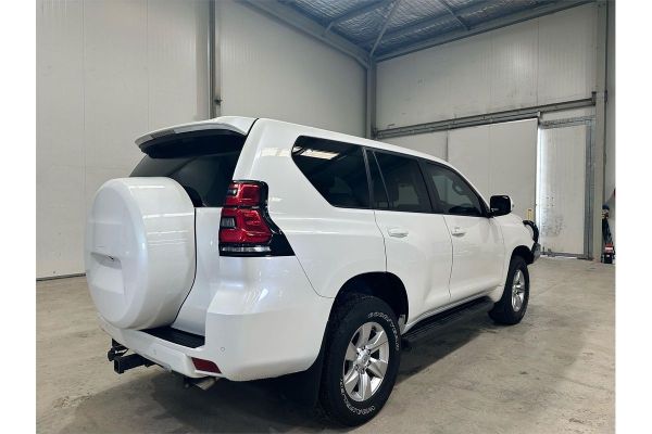 2018 Toyota Landcruiser GXL VDJ200R image