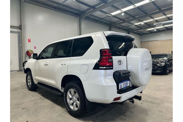 2018 Toyota Landcruiser GXL VDJ200R image